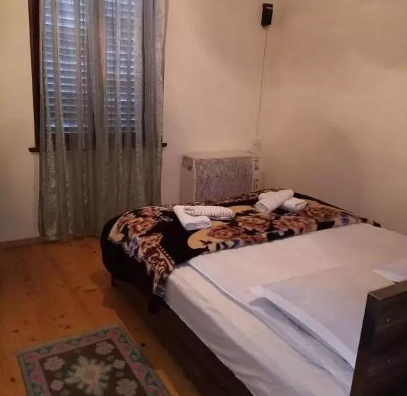 پانسیون Maya Guest House