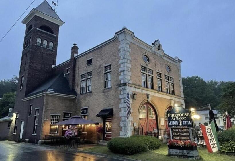 Общежитие Firehouse Inn