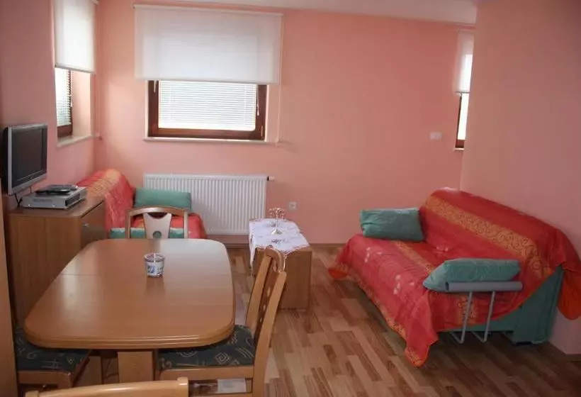 پانسیون Apartment Modrina