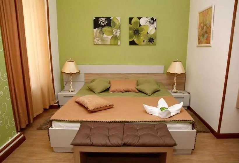 پانسیون Azoyan Guest House