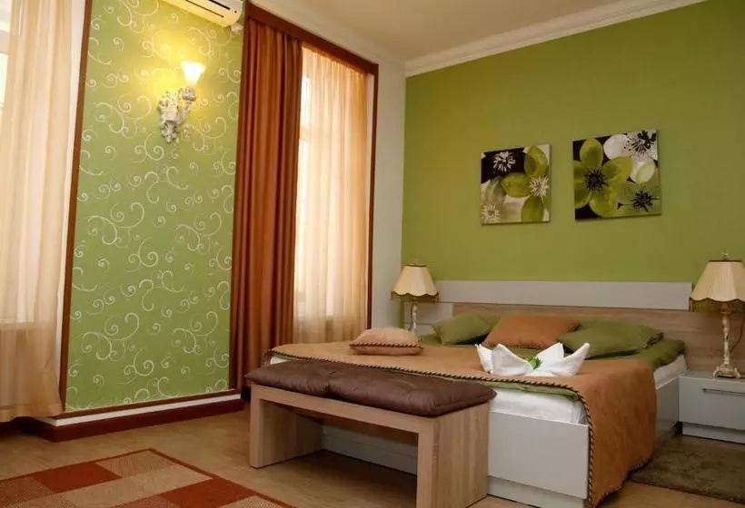 پانسیون Azoyan Guest House