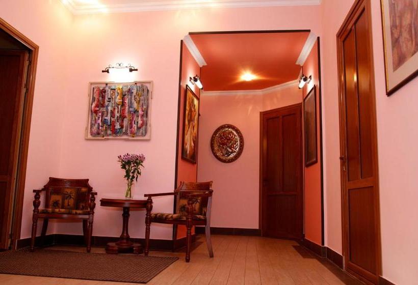 펜션 Azoyan Guest House