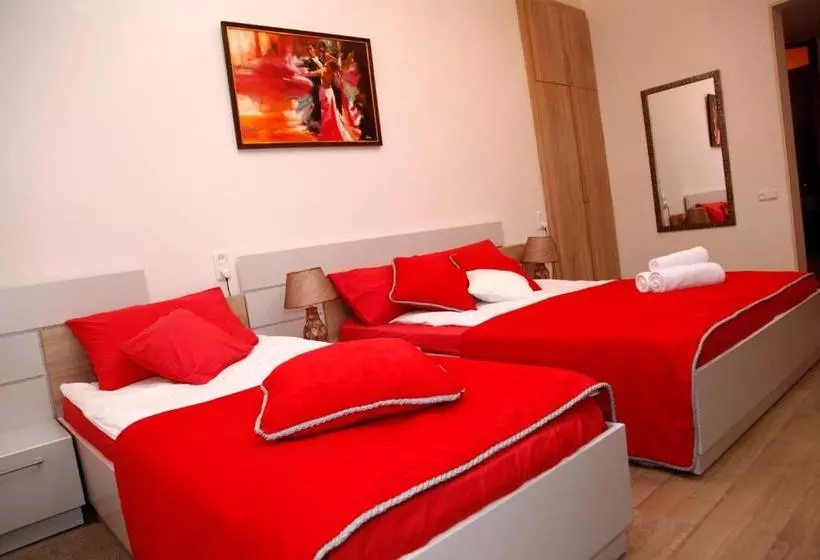 پانسیون Azoyan Guest House