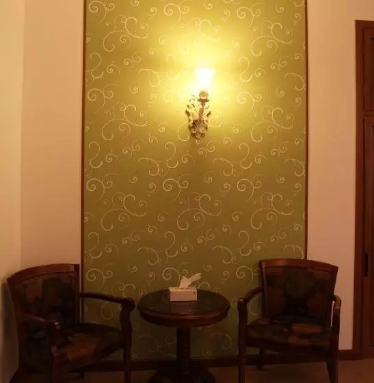 پانسیون Azoyan Guest House