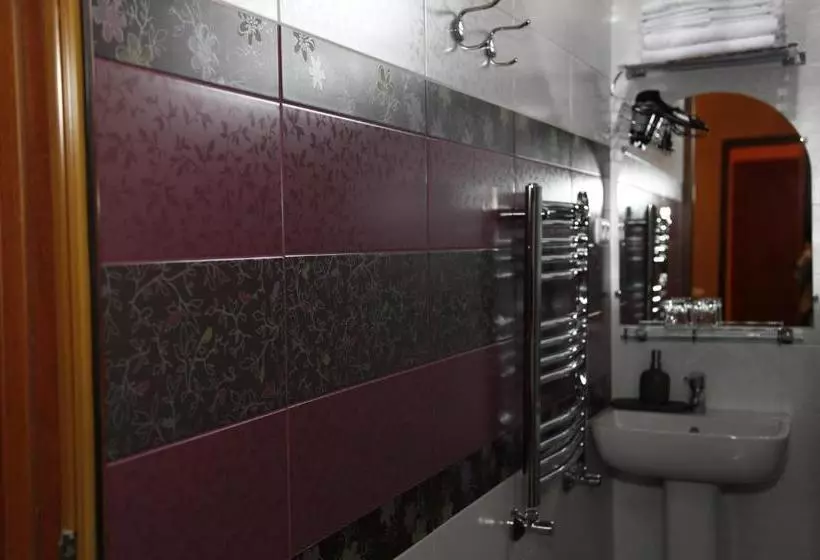 پانسیون Azoyan Guest House