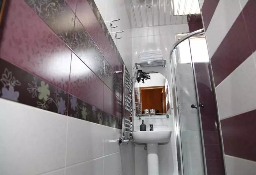 پانسیون Azoyan Guest House