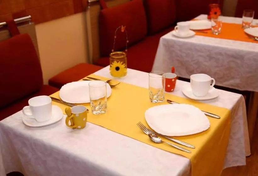 پانسیون Azoyan Guest House