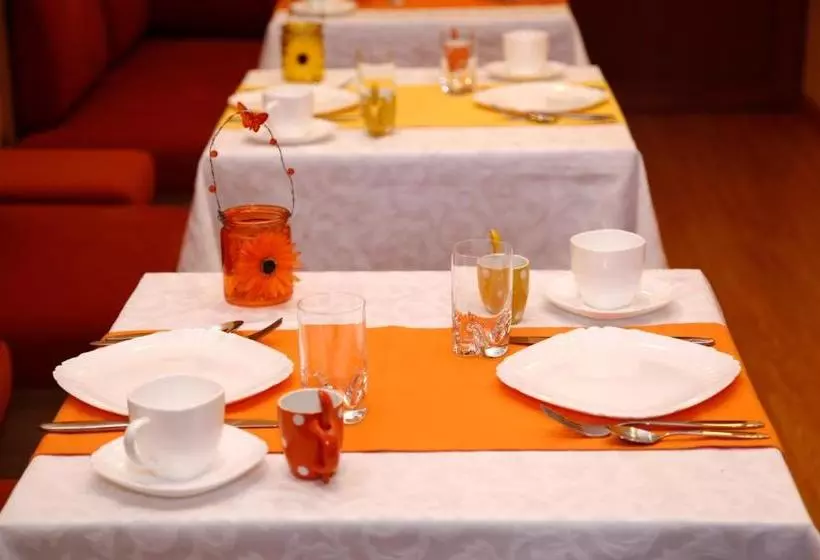 پانسیون Azoyan Guest House