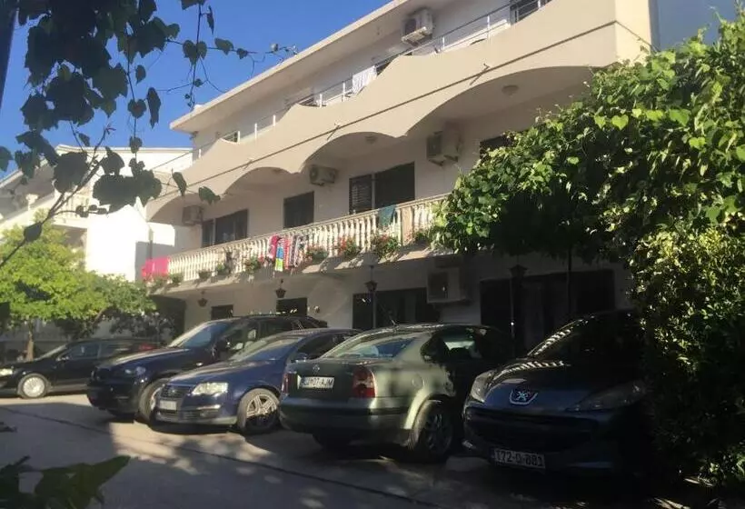 پانسیون Lazorja Rooms