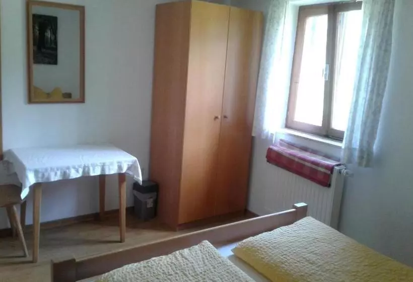 ペンション Hostel Halleiner Hütte