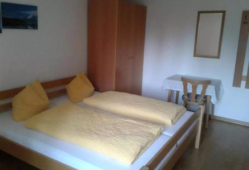 ペンション Hostel Halleiner Hütte
