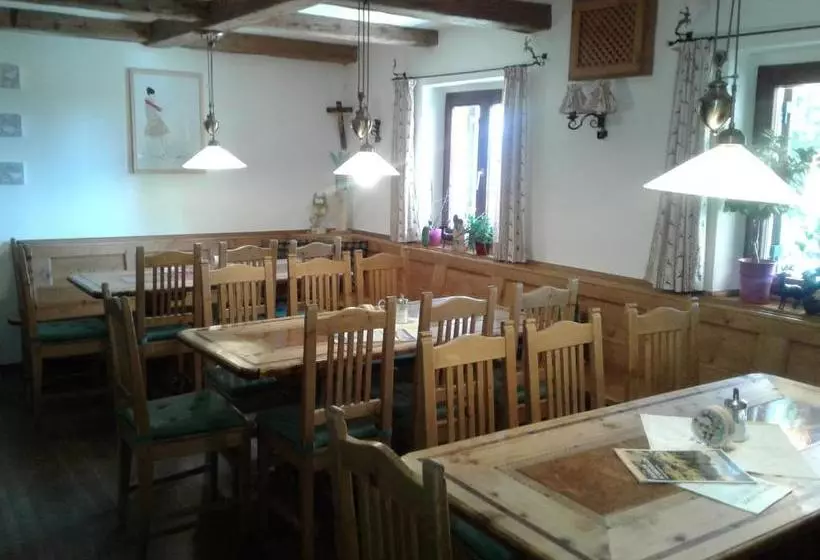 ペンション Hostel Halleiner Hütte