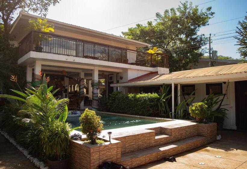 Pension Hostel La Botella De Leche Tamarindo