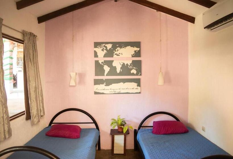 Pension Hostel La Botella De Leche Tamarindo