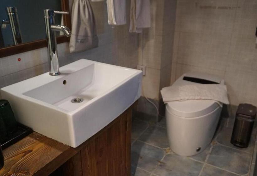 Пансион Jayden Naxi Lodge臣安土木纳西小院 Namaste