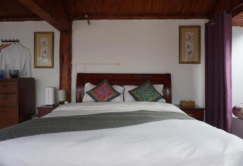 Пансион Jayden Naxi Lodge臣安土木纳西小院 Namaste