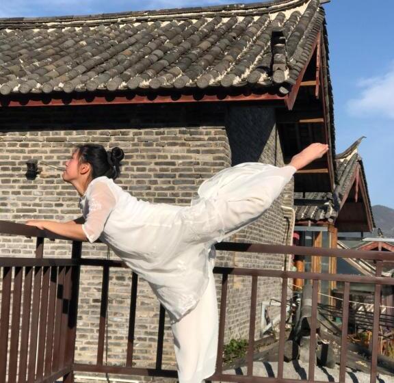 Пансион Jayden Naxi Lodge臣安土木纳西小院 Namaste