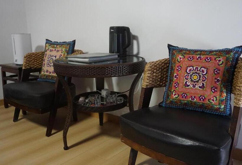 Пансион Jayden Naxi Lodge臣安土木纳西小院 Namaste