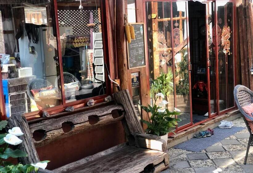 Пансион Jayden Naxi Lodge臣安土木纳西小院 Namaste