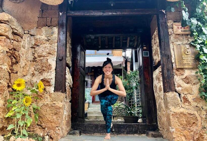 Пансион Jayden Naxi Lodge臣安土木纳西小院 Namaste