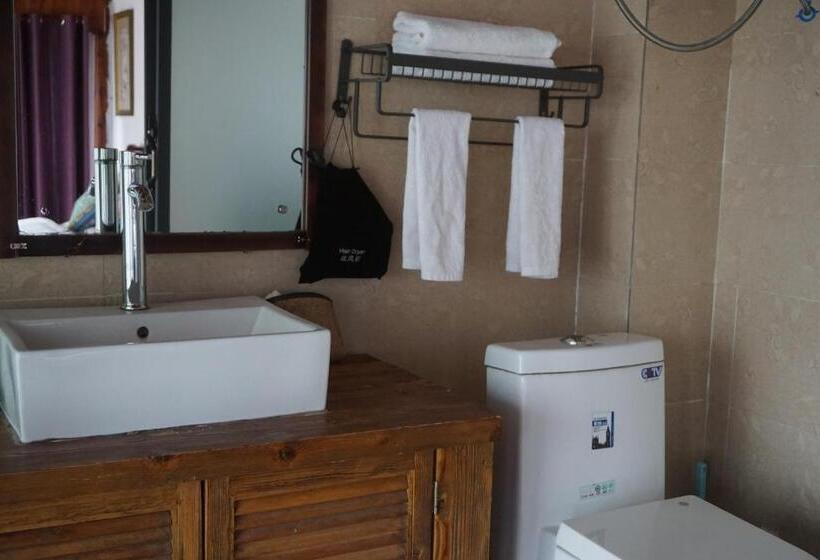 Пансион Jayden Naxi Lodge臣安土木纳西小院 Namaste