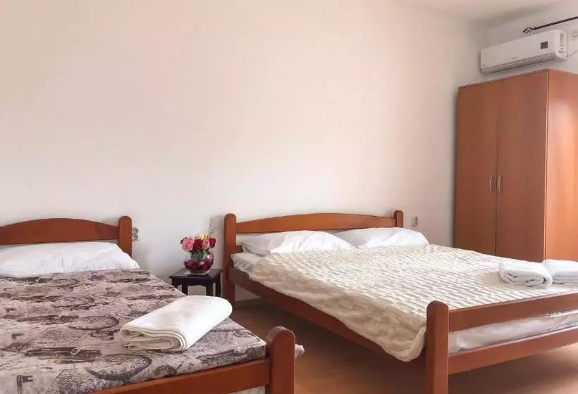 پانسیون Lazorja Rooms