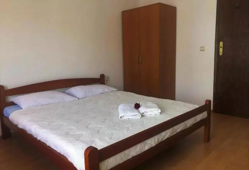 پانسیون Lazorja Rooms
