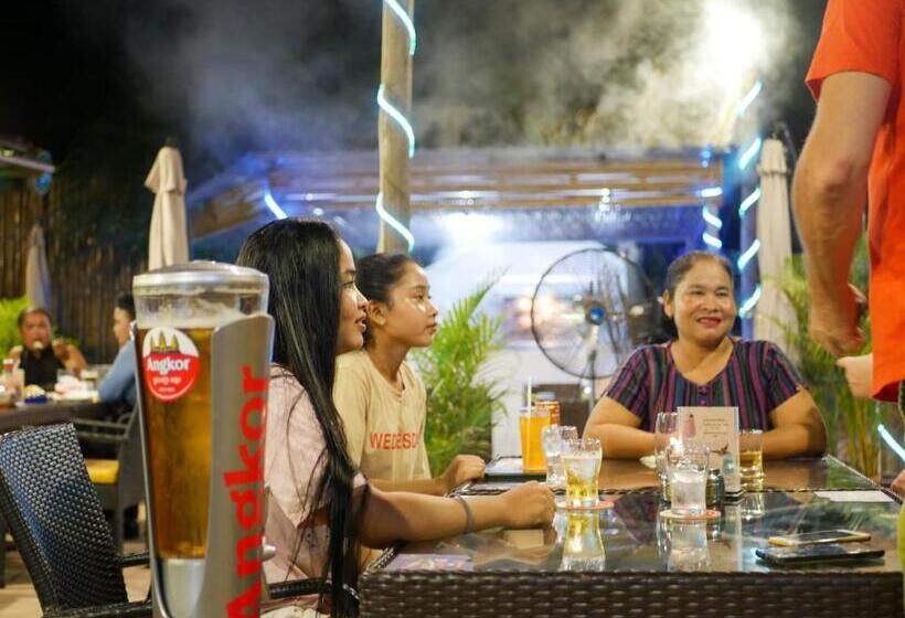 Pensão Sunset Lounge