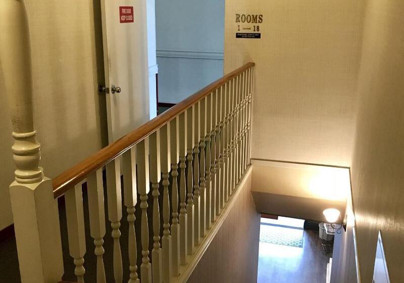 Hotel The Steveston Cafe &