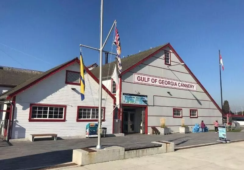 هتل The Steveston Cafe &