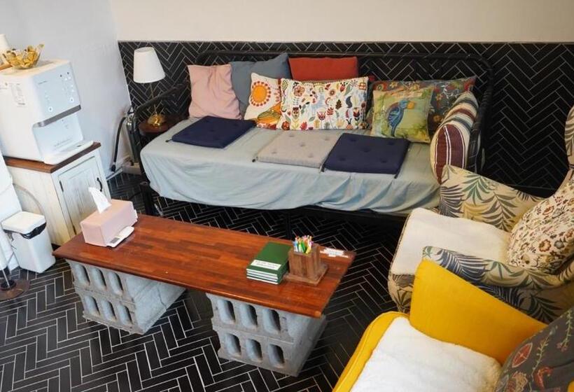 פנסיון Hannahstay Women Only Guesthouse