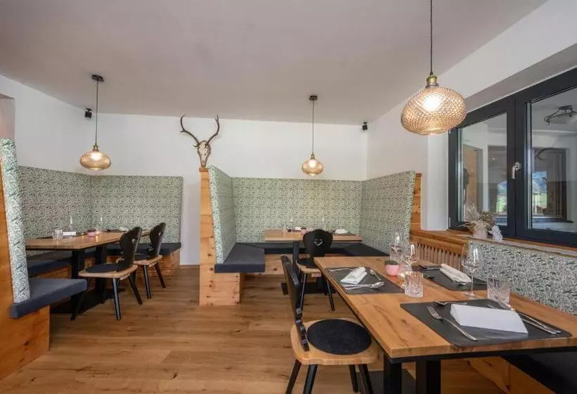 پانسیون Rohrmooser Schlössl