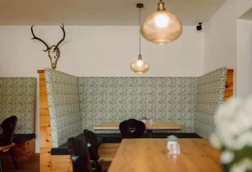 پانسیون Rohrmooser Schlössl