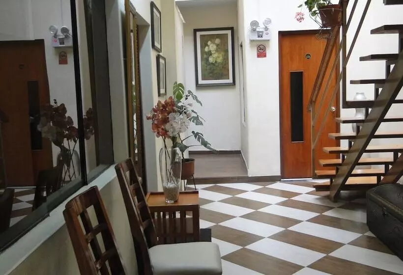 پانسیون Royal Village Guest House