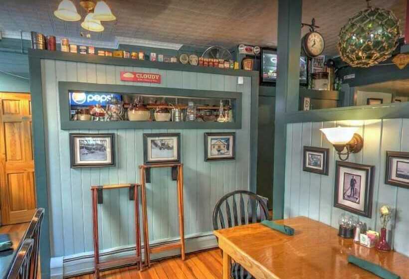 Общежитие Cafe Drydock & Inn