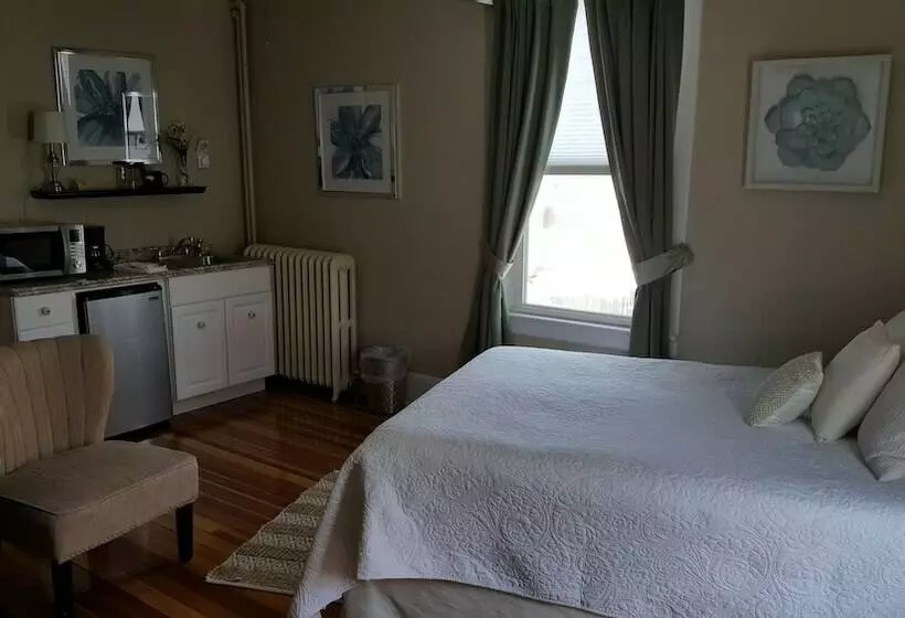 Retkeilymaja Cafe Drydock & Inn