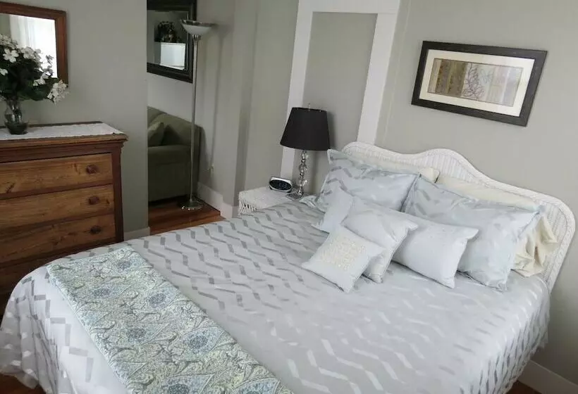 Retkeilymaja Cafe Drydock & Inn