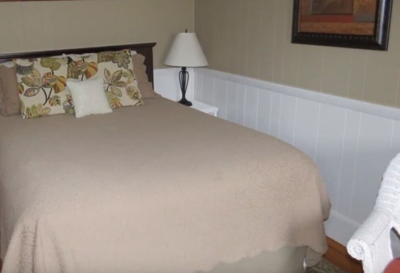 Общежитие Cafe Drydock & Inn