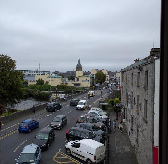 هاستل Galway Arms Inn