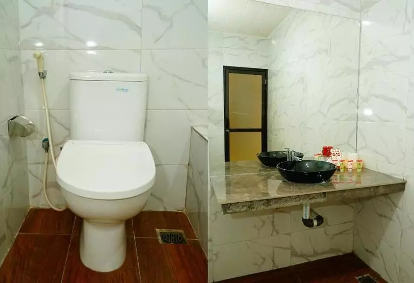 ホテル Oyo 629 Grand Vella