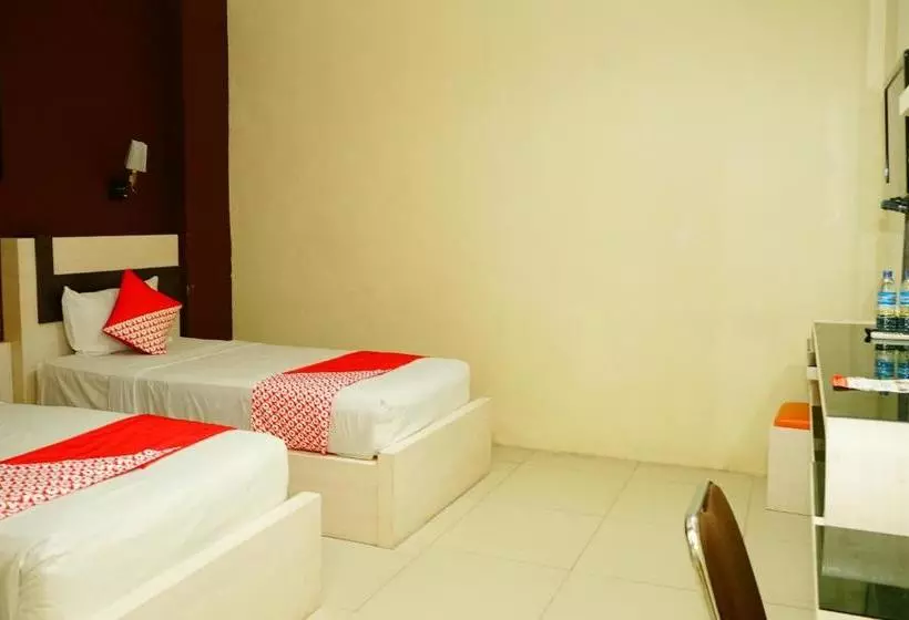 ホテル Oyo 629 Grand Vella