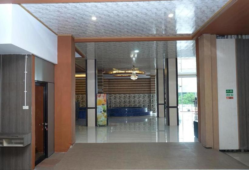 בית מלון כפרי Oyo 629 Grand Vella