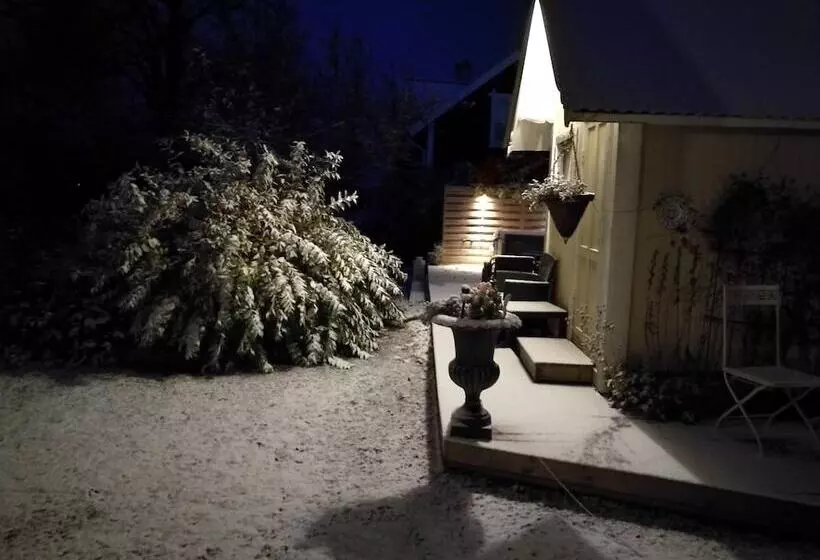 Majatalo L Floras Trädgård