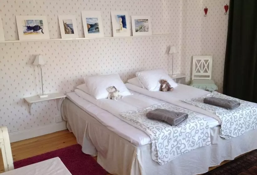 Majatalo L Floras Trädgård