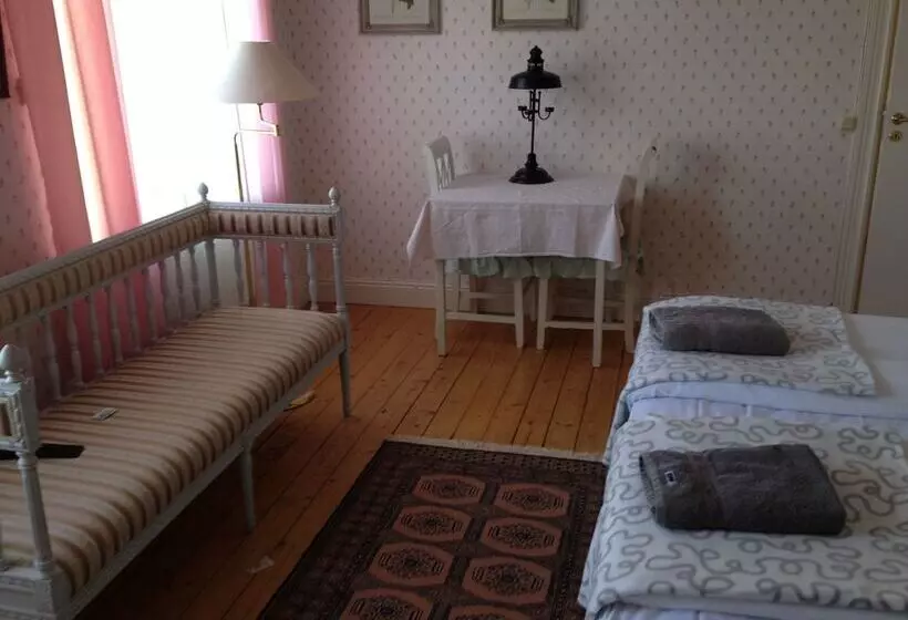 Majatalo L Floras Trädgård