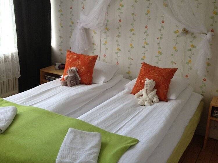 پانسیون L Floras Trädgård