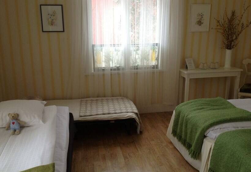 پانسیون L Floras Trädgård