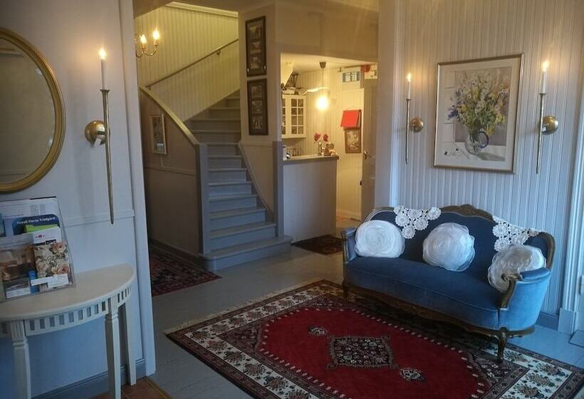 پانسیون L Floras Trädgård