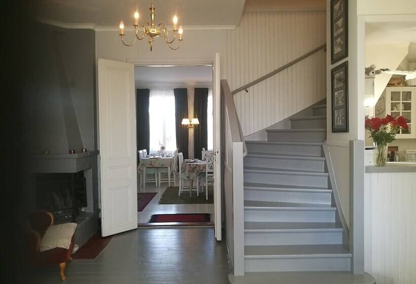 پانسیون L Floras Trädgård