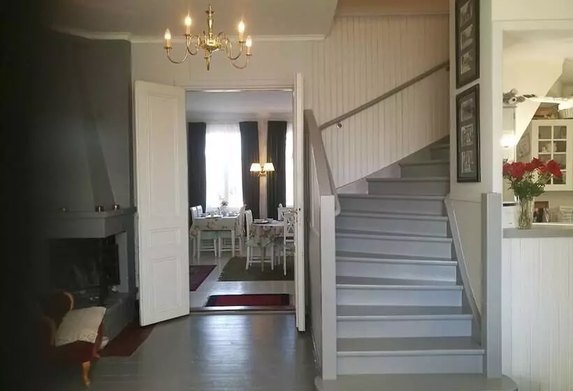 Majatalo L Floras Trädgård